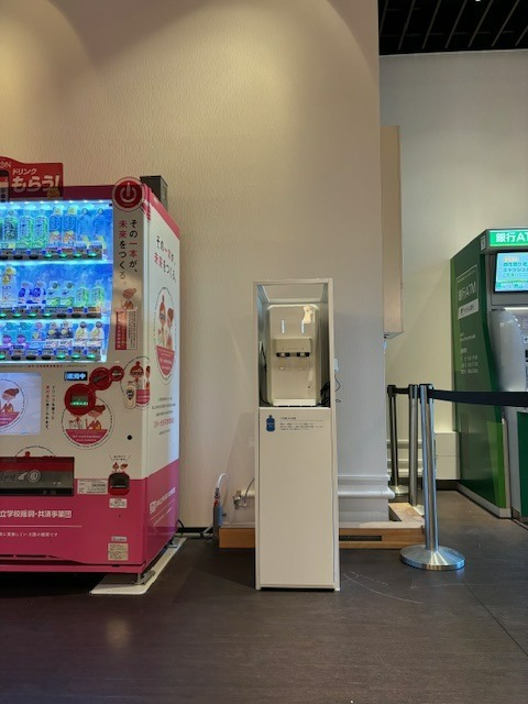 ウォーターサーバー(明徳館1Fラウンジ).jpg (103293)