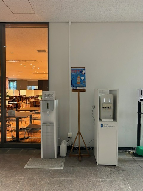 ウォーターサーバー(良心館1F北ラウンジ横).jpg (103291)