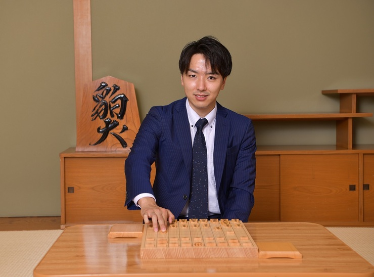 プロ棋士　徳田拳士さん