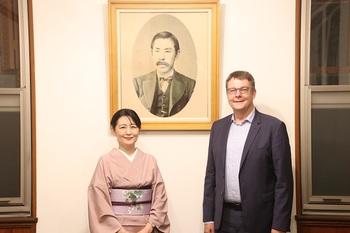 植木学長（左）とMichael Schaepman学長（右）