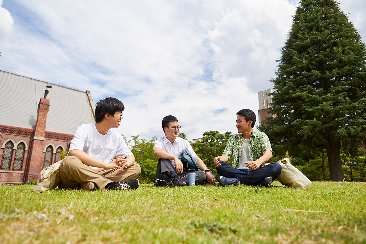 discover2308_students_main02.jpg