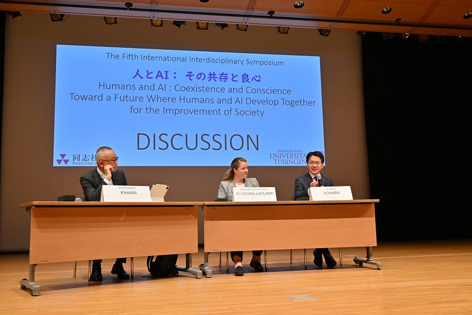 DU-UT_Symposium_Discussion_1.jpg (112316)